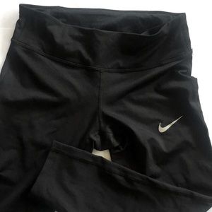Black Nike leggings